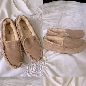 UGG Slip on Slippers Size 7 without Ties!